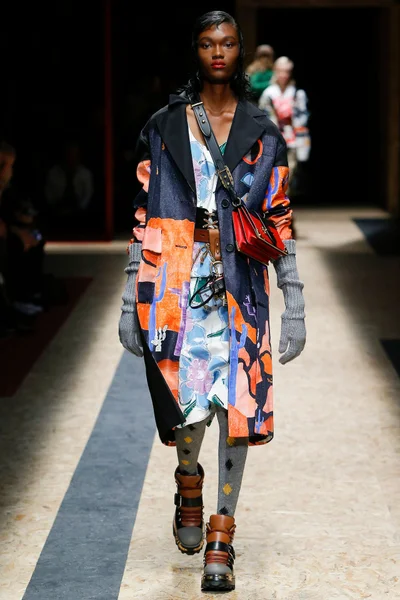Look 32